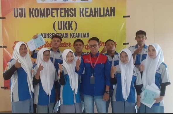 Tim Nusapedia Store Indonesia - Foto Bersama