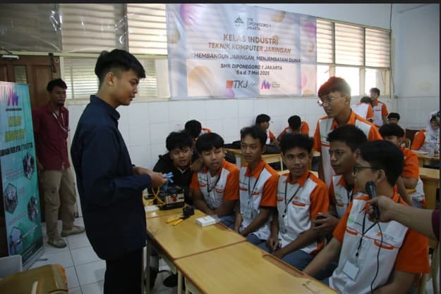 Trainer Fiber Optik DI SMK Negeri 3 Jakarta